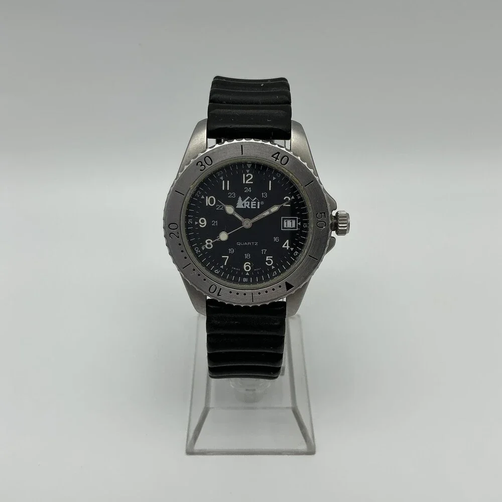 REI Mens Watch 36mm Silver TOneBlack Dial Swiss Diver Rubber 100M New Battery